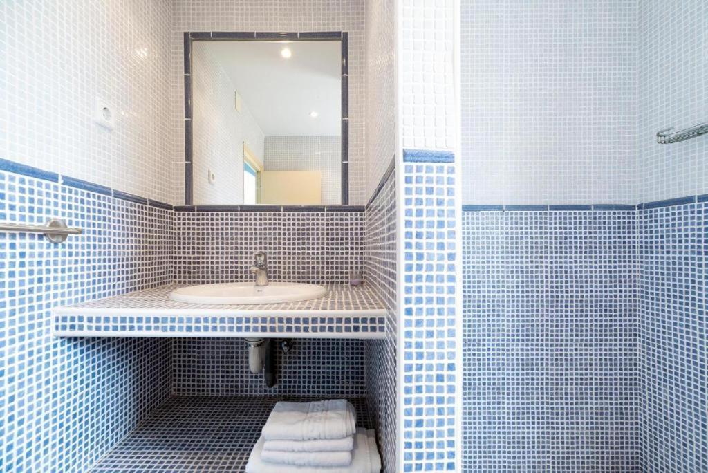 Apartamentos Denis Castelldefels Εξωτερικό φωτογραφία