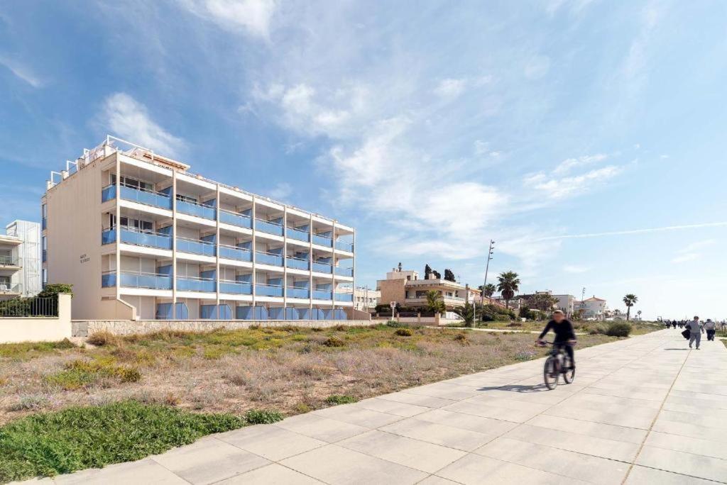 Apartamentos Denis Castelldefels Εξωτερικό φωτογραφία