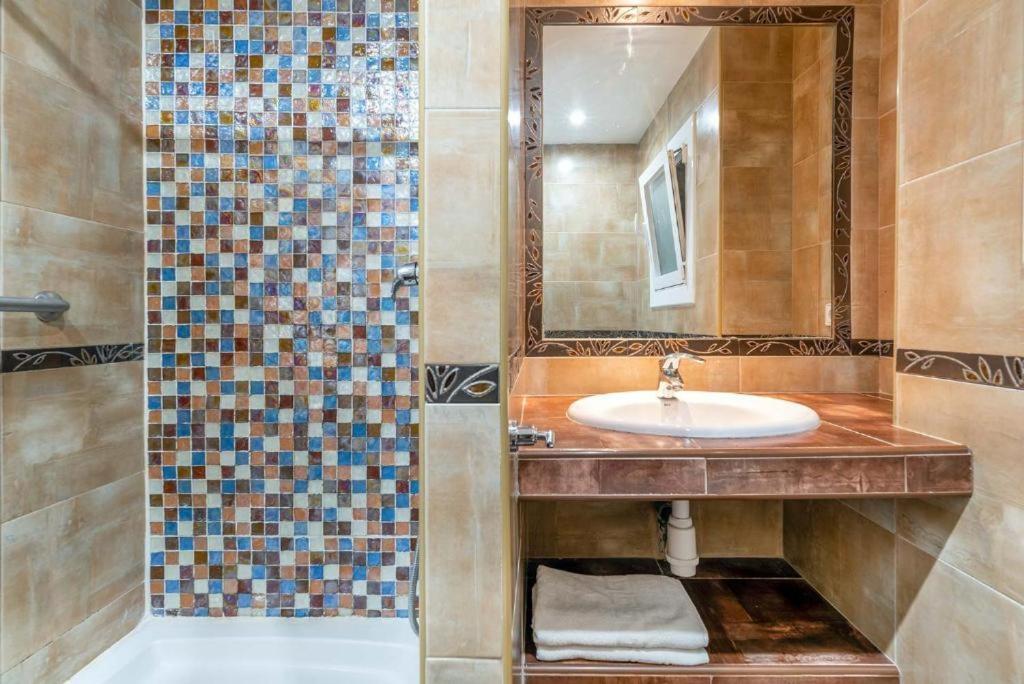 Apartamentos Denis Castelldefels Εξωτερικό φωτογραφία