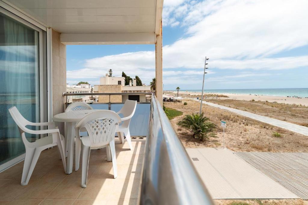 Apartamentos Denis Castelldefels Εξωτερικό φωτογραφία