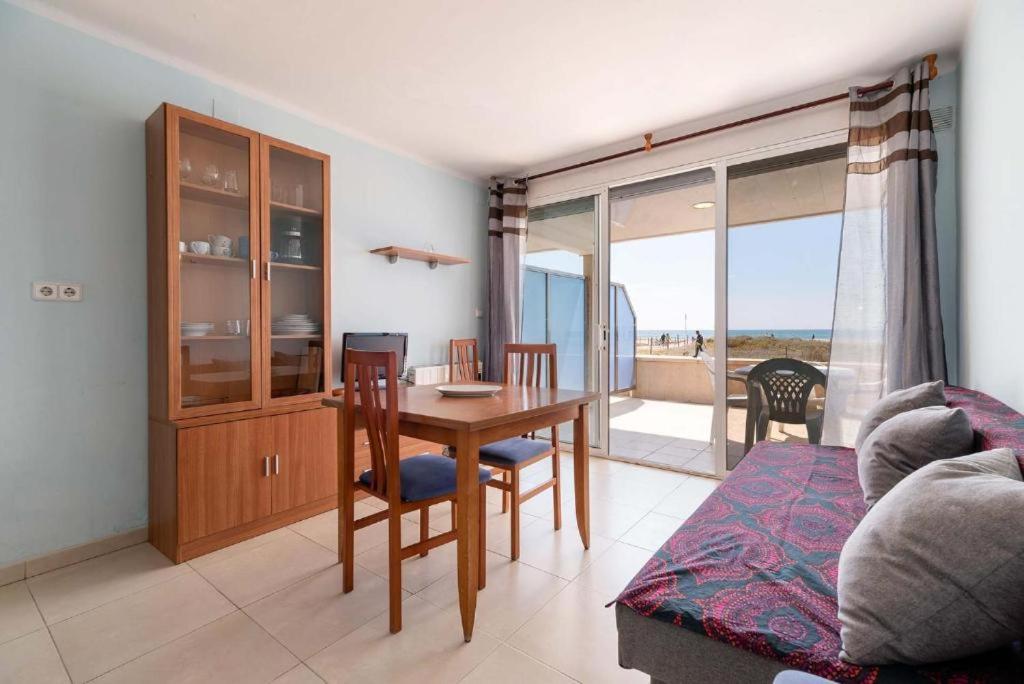 Apartamentos Denis Castelldefels Εξωτερικό φωτογραφία