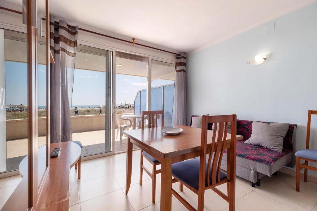 Apartamentos Denis Castelldefels Εξωτερικό φωτογραφία