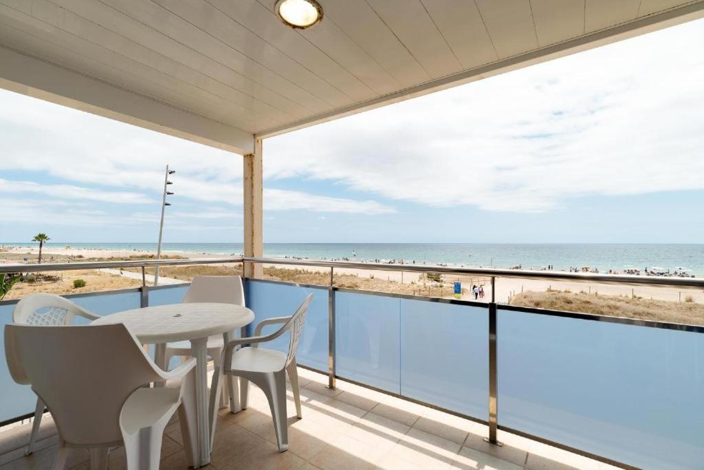 Apartamentos Denis Castelldefels Εξωτερικό φωτογραφία