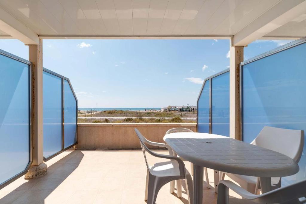 Apartamentos Denis Castelldefels Εξωτερικό φωτογραφία