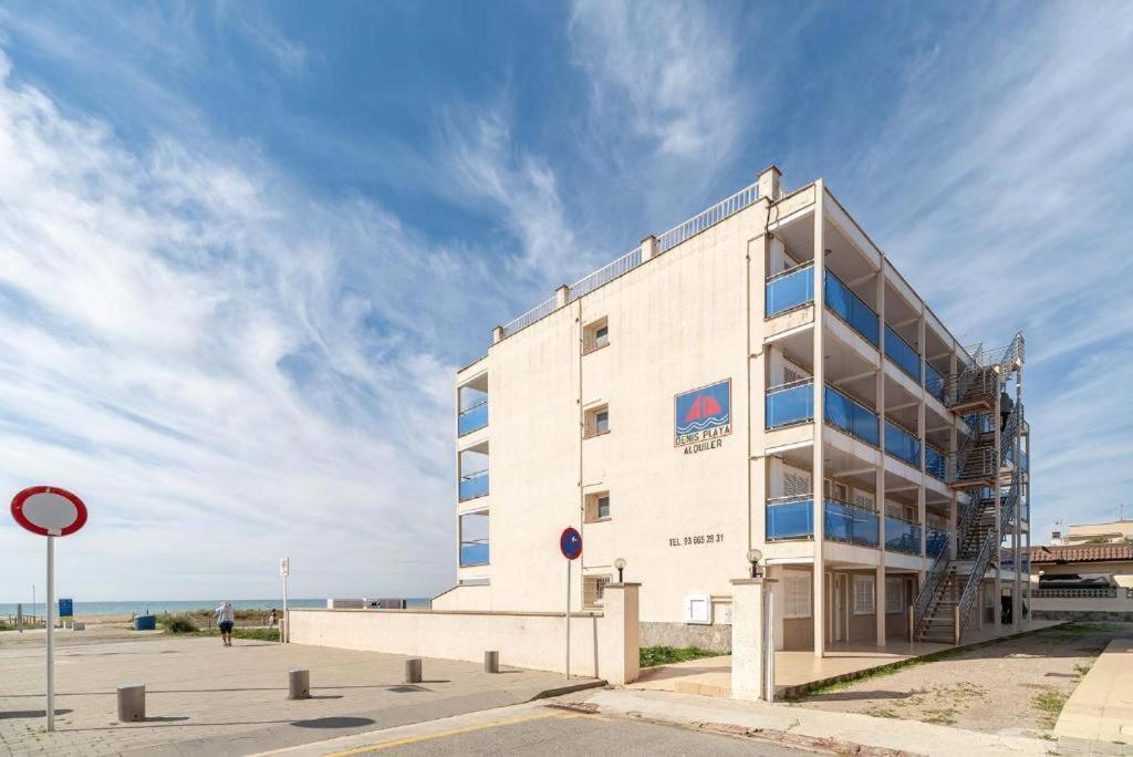 Apartamentos Denis Castelldefels Εξωτερικό φωτογραφία