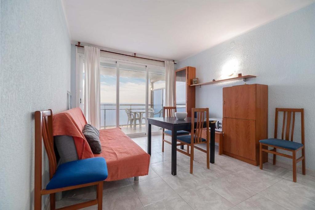 Apartamentos Denis Castelldefels Εξωτερικό φωτογραφία