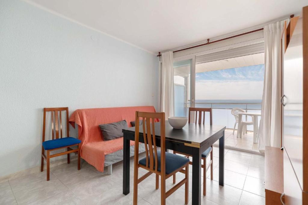 Apartamentos Denis Castelldefels Εξωτερικό φωτογραφία