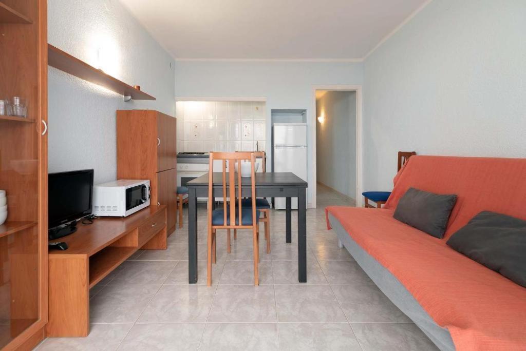 Apartamentos Denis Castelldefels Εξωτερικό φωτογραφία